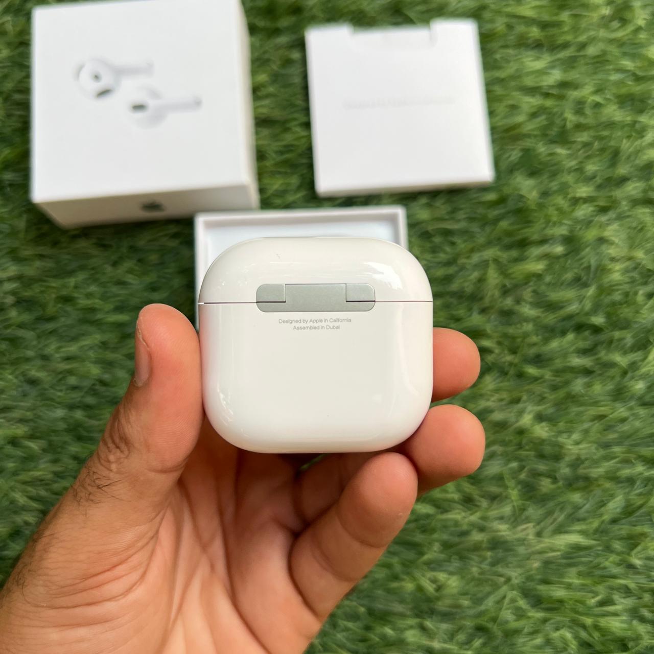 AirPods 4